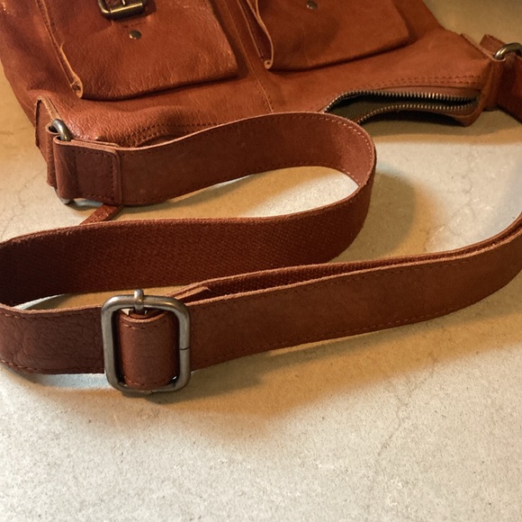 Spikes & Sparrow Leather Crossbody Bag - Picture 7 of 9